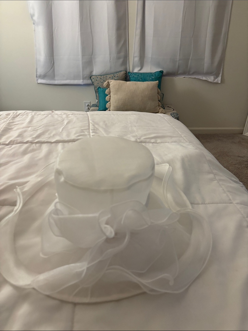 Source Unknown White Organza Decorative Hat